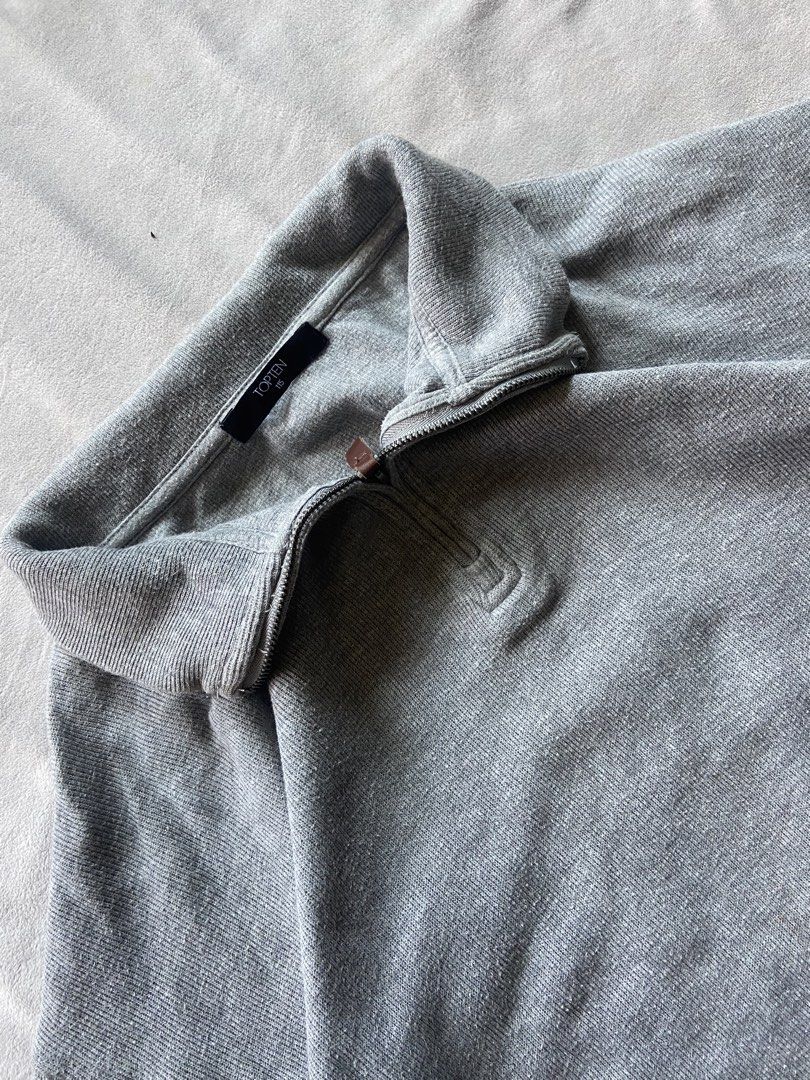 QUARTER ZIP GREY LONGSLEEVE (Category: Coats, Jackets and Outerwear) located in Bacolod City. Submitted by clerkhexx (Listing ID 1466321330, Image 2). Description: QUARTER ZIP GRAY LONG SLEEVE Brand: TOPTEN Measurements: WIDTH 26 LENGHT 25 Mine: 350 Condition of this item 10 - color rate 10- issue minimal hole Check every photos for conditions of the item.