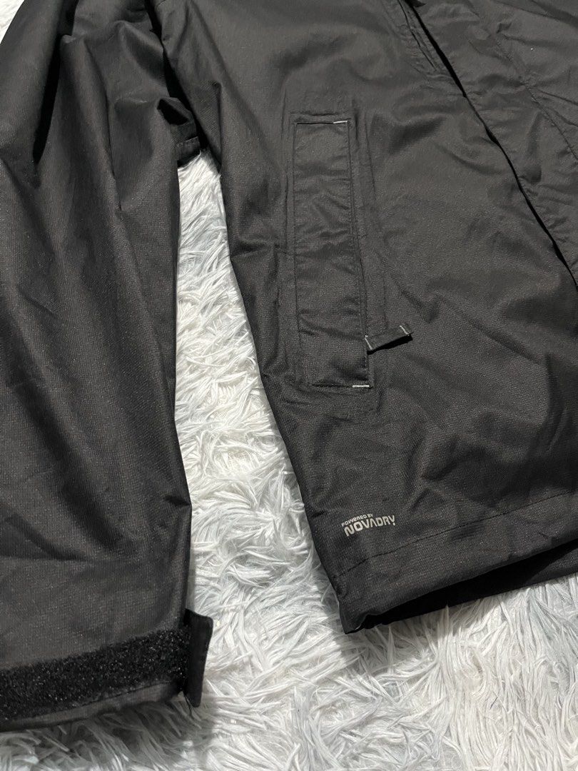 Quechua Decathlon NovaDry Jacket (Category: Coats, Jackets and Outerwear) located in Sasmuan (Sexmoan). Submitted by winterclothes.ph (Listing ID 1466283591, Image 3). Description: Quechua Decathlon NovaDry Jacket Us M on tag Width 22 Length 28.5 Excellent Condition.