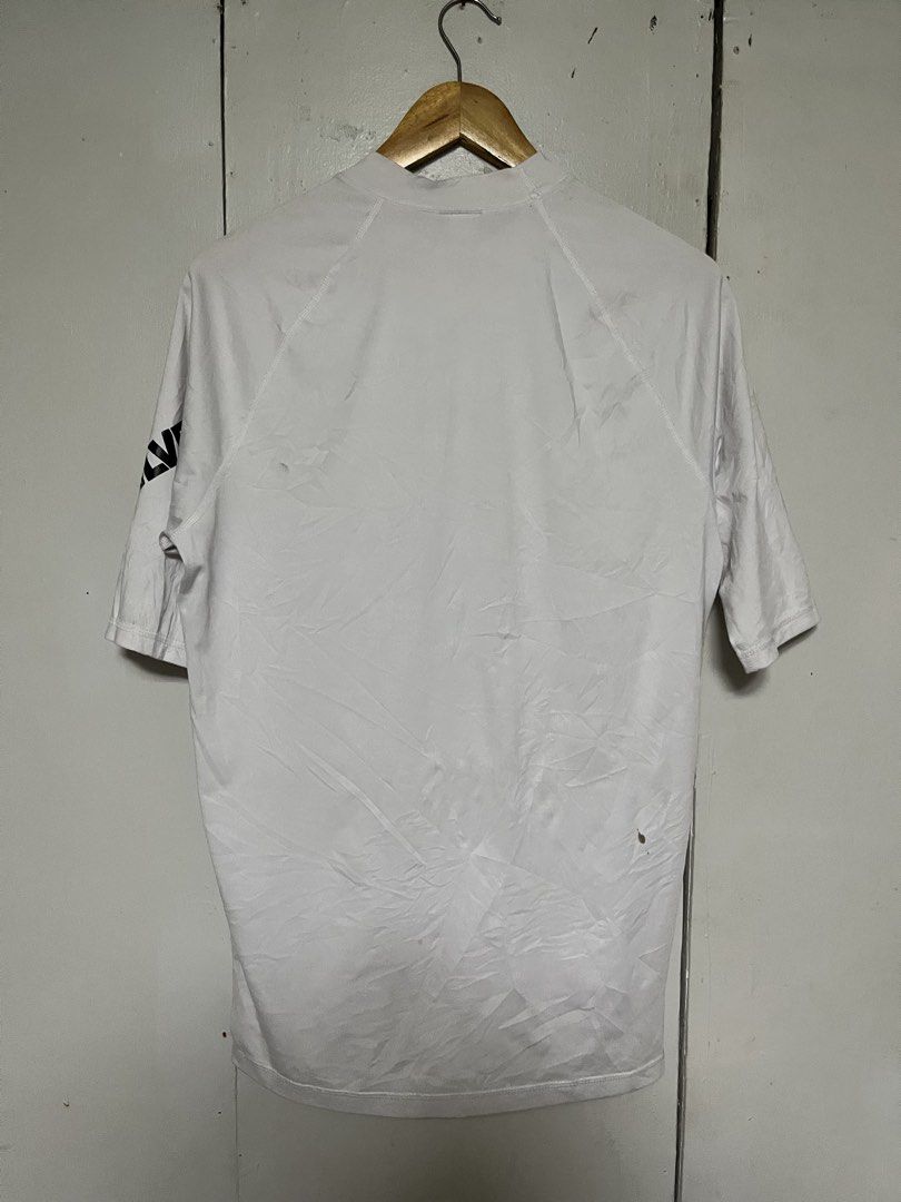 Quicksilver Compression Water T-Shirt White (Category: Swim Top & Rash Guards) located in Kabankalan. Submitted by zeich_thrift (Listing ID 1466283622, Image 2). Description: Quicksilver Compression Water T-Shirt White 20x28.5 excellent condition Need wash.
