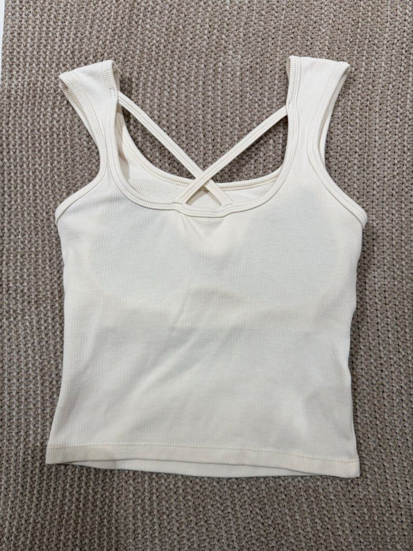 Racer-back Tank with Padding (Category: Sleeveless) located in Quezon City. Submitted by riennes (Listing ID 1466285869, Image 2). Description: Bought in Taiwan Has heat tech, lightly fleeced lining Built in bra/ padding Really soft and comfy material! .
