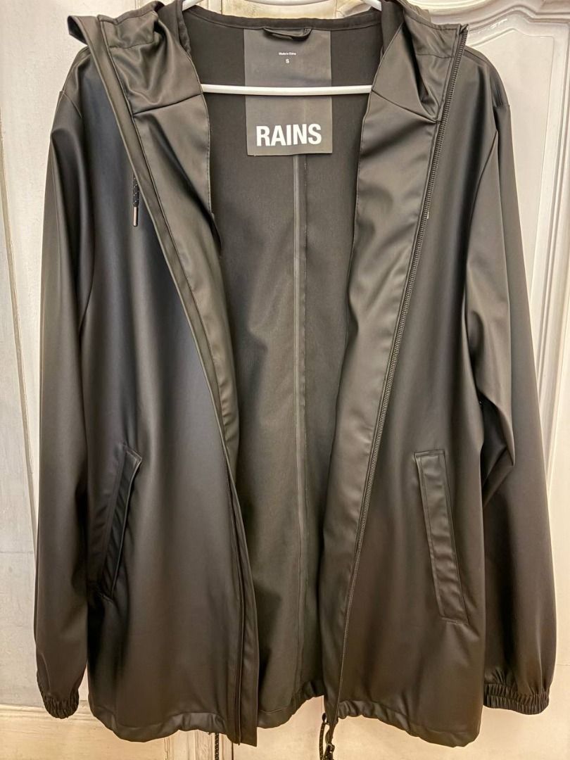 RAINS STORM BREAKER WATERPROOF JACKET (SMALL) (Category: Coats, Jackets and Outerwear) located in Quezon City. Submitted by greggycamacho (Listing ID 1466185367, Image 1). Description: Color: Black Size: Small SRP: USD 140 or ~PHP 8,800.
