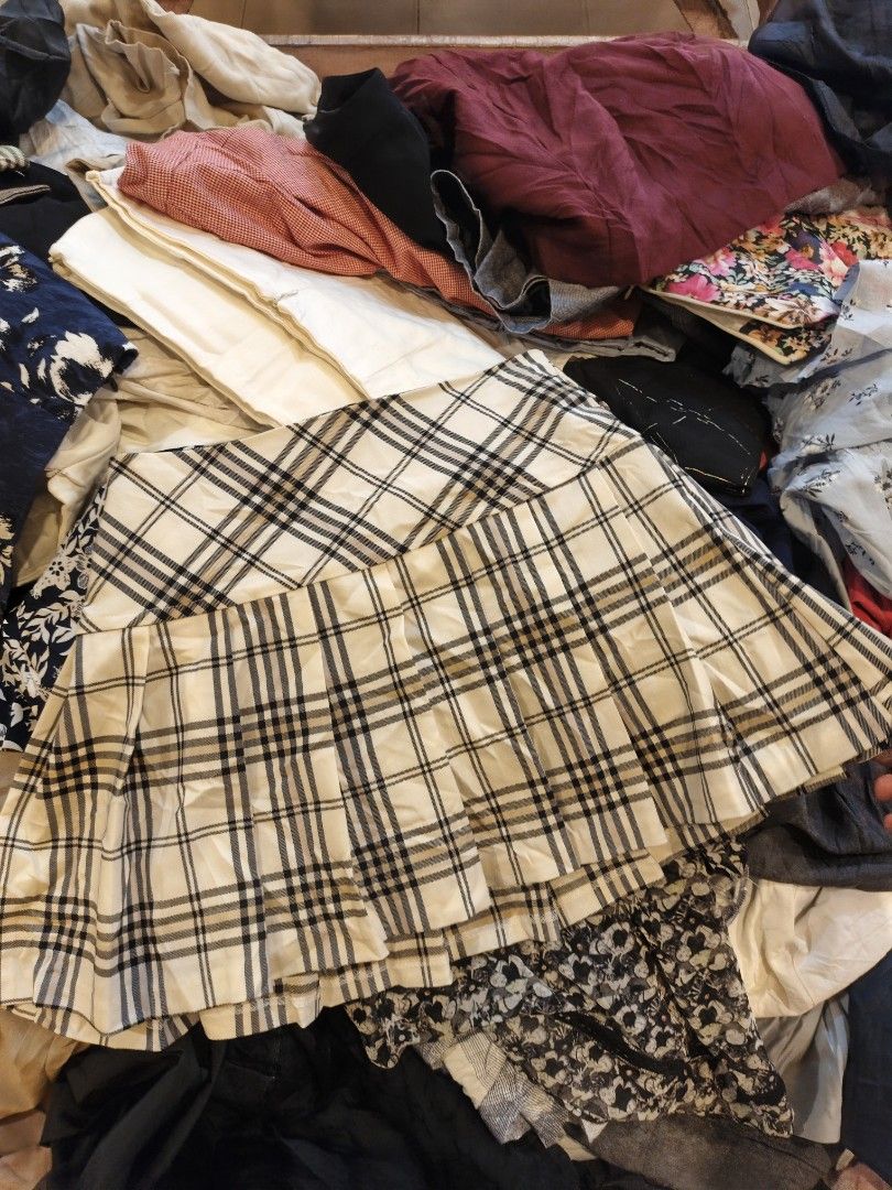 RANDOM SKIRT (Category: Activewear) located in Tagum. Submitted by danelle_closet1106 (Listing ID 1466198188, Image 3). Description: GOOD AS NEW SIZE:MEDIUM.