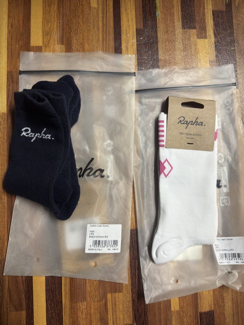 Rapha Socks Edition (Category: Socks) located in Simpang Ampat. Submitted by cyclingabib (Listing ID 1466334378, Image 1). Description: Socks L 2 pair Rm200.00 special price huree.
