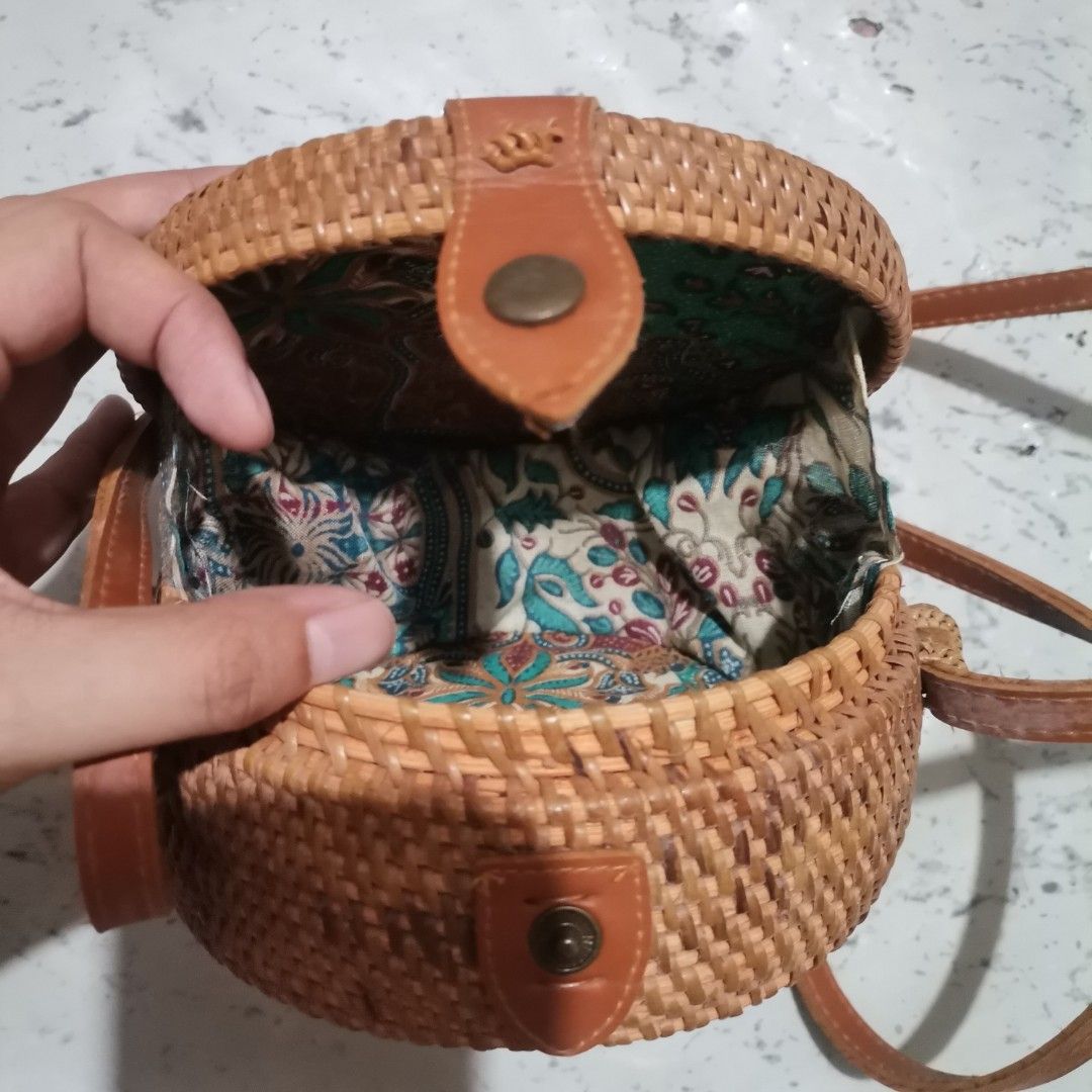 Rattan Brown Sling Bag (Category: Beach Bags) located in Pasig City. Submitted by reyning (Listing ID 1466289185, Image 3). Description: 👝 Bought for 400+ 👝 Good condition! 👝 Small bag Deets: distinct circular woven pattern and a slim brown leather sling strap ⋆ This item is negotiable but no lowbailing ⋆ Loc: Pasig City ⋆ MOP: cashg ⋆ MOD: Lalamove, Jnt.