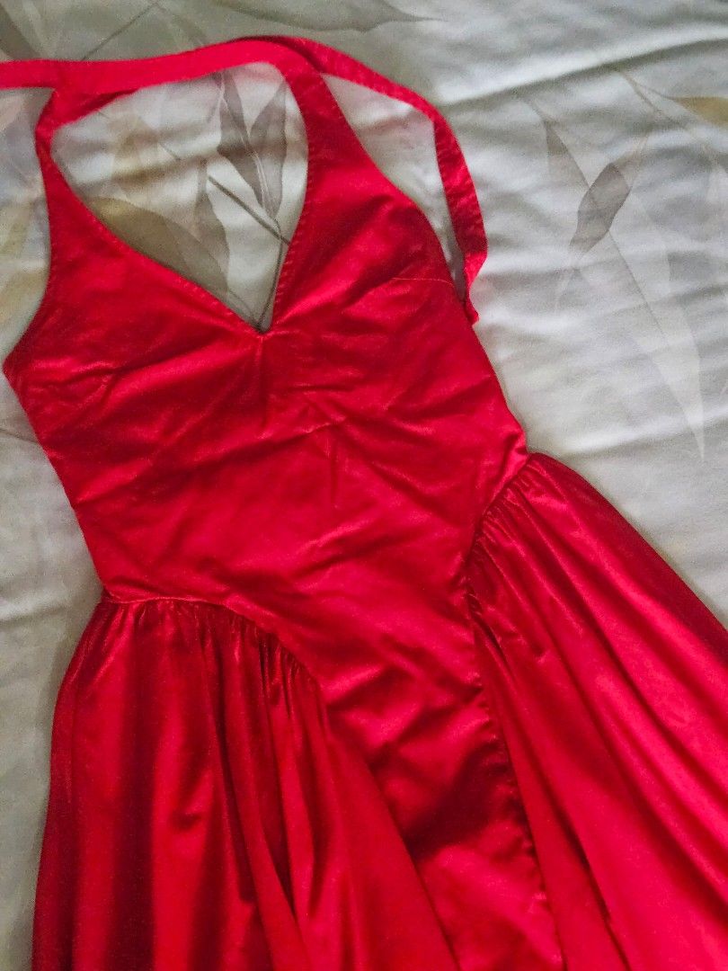 Red Halter Neck Midi Dress (Category: Dresses) located in Muntinlupa City. Submitted by theasells (Listing ID 1466156148, Image 1). Description: Gorgeous red midi dress with a halter neck and pleated skirt detail. Comfy and elegant! Worn just once for a wedding. White version of this dress also available!.