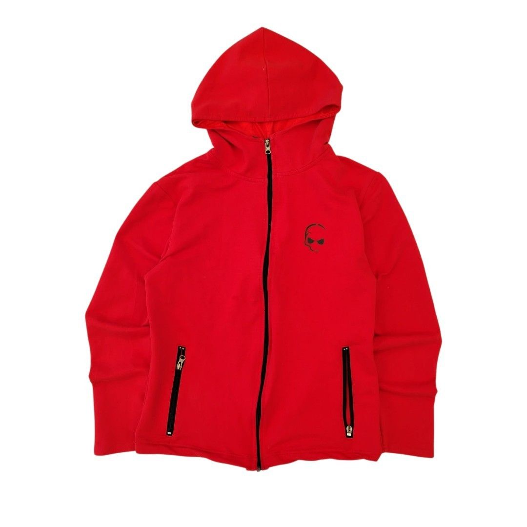 Red Zip-Up Hoodie with Skull Logo (Category: Hoodies) located in Manila. Submitted by vestrathrift (Listing ID 1461748033, Image 1). Description: 𝗥𝗔𝗡𝗗𝗢𝗠 𝗥𝗘𝗗 𝗪𝗜𝗡𝗗𝗕𝗥𝗘𝗔𝗞𝗘𝗥 𝗝𝗔𝗖𝗞𝗘𝗧 (𝗥𝗘𝗗) 𝗠𝗜𝗡𝗘: ₱𝟭𝟵𝟵 + 𝗦𝗛𝗜𝗣𝗣𝗜𝗡𝗚 𝗙𝗘𝗘 ━━━━━━━━━━━━━━━━ 𝗠𝗘𝗔𝗦𝗨𝗥𝗘𝗠𝗘𝗡𝗧𝗦 𝗦𝗜𝗭𝗘: MEDIUM 𝗟𝗘𝗡𝗚𝗧𝗛: 22 𝗪𝗜𝗗𝗧𝗛: 18 𝗙𝗜𝗧: 𝗖𝗛𝗘𝗖𝗞 𝗠𝗘𝗔𝗦𝗨𝗥𝗘𝗠𝗘𝗡𝗧𝗦 𝗖𝗢𝗡𝗗𝗜𝗧𝗜𝗢𝗡: 𝟴/𝟭𝟬 ━━━━━━━━━━━━━━━━ 𝗗𝗘𝗧𝗔𝗜𝗟𝗦: