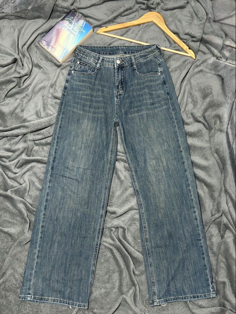 Retro Vintage Jeans Size 29 (Category: Jeans) located in General Trias. Submitted by hiraethcullen (Listing ID 1466327642, Image 1). Description: Waist - 29 Length - 40 Direct JNT 📍General Trias Cavite.