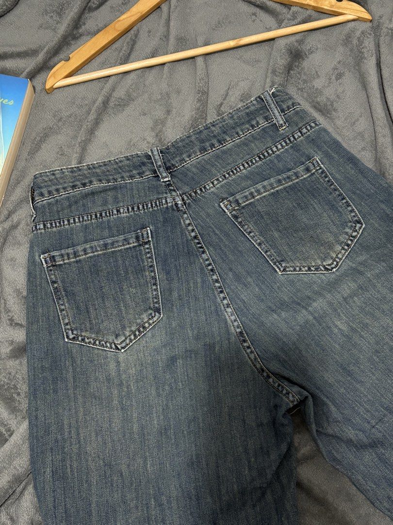 Retro Vintage Jeans Size 29 (Category: Jeans) located in General Trias. Submitted by hiraethcullen (Listing ID 1466327642, Image 3). Description: Waist - 29 Length - 40 Direct JNT 📍General Trias Cavite.