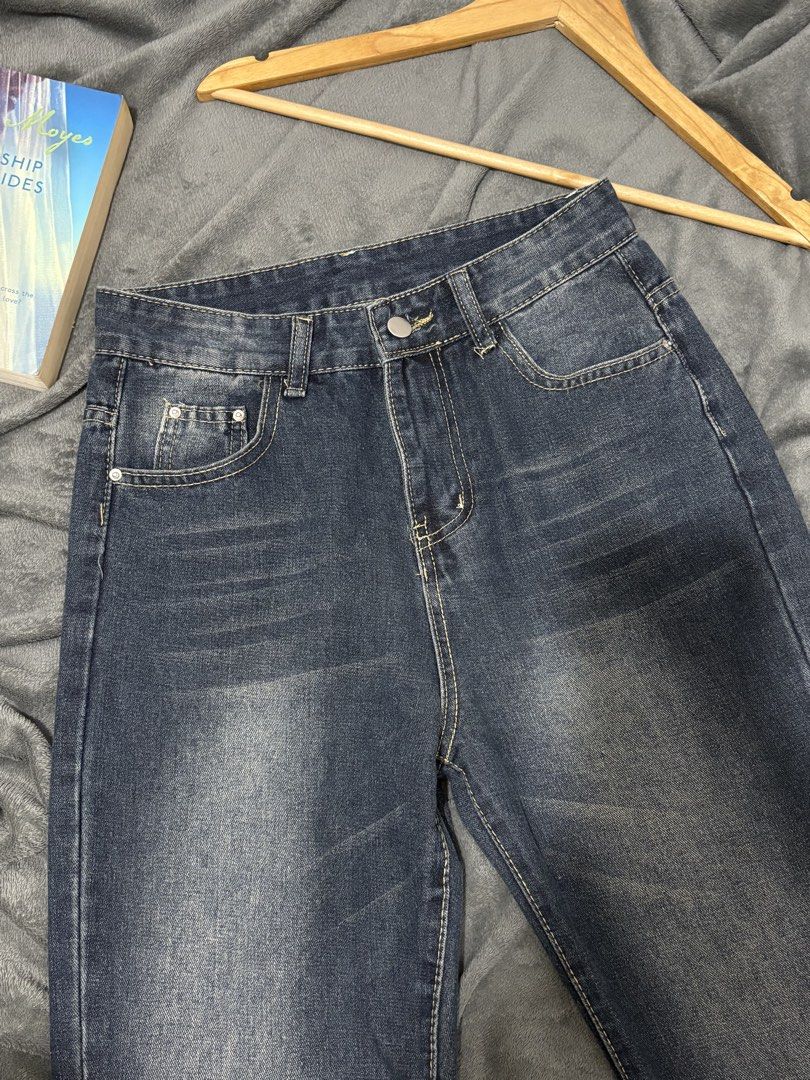 Retro Y2k Flared Jeans Size 28-29 (Category: Jeans) located in General Trias. Submitted by hiraethcullen (Listing ID 1466326607, Image 3). Description: Waist - 28/29 Length - 40 Direct JNT 📍General Trias Cavite.