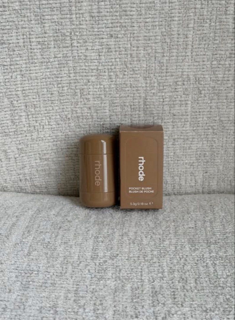 Rhode Pocket Blush - Toasted Teddy (Category: Makeup) located in Taguig. Submitted by _chihiro (Listing ID 1465913987, Image 1). Description: rfs: decluttering 🎀 approximately 70% left serial number on the box matches the number on my povket blush 🫶🏼 Authentic :) I don't use counterfeit. Bought this through pasabuy from LA..