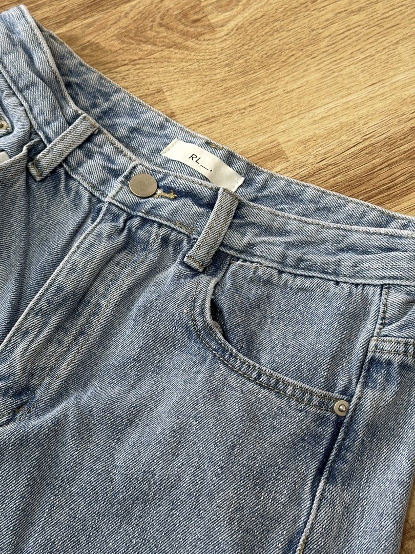 RL Light Wash Straight Leg Jeans with Front Split Hem (Category: Jeans) located in Manila. Submitted by allana18 (Listing ID 1466220209, Image 3). Description: - Brand: RL - Wash: Light wash denim - Fit: High-waisted with a straight leg - Details: Front button, zipper fly, classic 5-pocket design - Hem: Trendy raw hem with small front ankle slits - Styling: Perfect to pair with casual tees or crop tops.