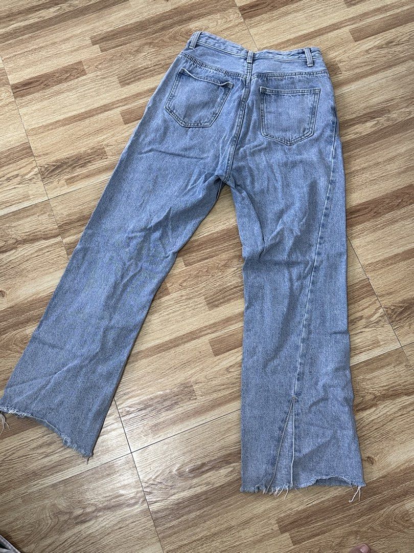 RL Light Wash Straight Leg Jeans with Front Split Hem (Category: Jeans) located in Manila. Submitted by allana18 (Listing ID 1466220209, Image 2). Description: - Brand: RL - Wash: Light wash denim - Fit: High-waisted with a straight leg - Details: Front button, zipper fly, classic 5-pocket design - Hem: Trendy raw hem with small front ankle slits - Styling: Perfect to pair with casual tees or crop tops.