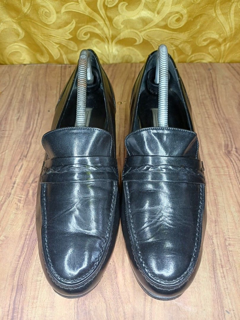 Rossini Penny Loafers ◾️👞 (Category: Dress Shoes) located in Quezon City. Submitted by jstreetsole (Listing ID 1466160422, Image 1). Description: Rossini Penny Loafers ◾️👞 Size 8 / 42 , 26 cm 📏 ✅Secondhand ✅Excellent Condition ✅Leather ✅️Made in India •💰 Payment Method. G-cash or meet up around Qc Commonwealth - Cod Along Metro manila •Can do Via. -Lalamove 🏍 -Jnt 🚌 -Lbc 🚌 Price: 900 Direct message for more details..
