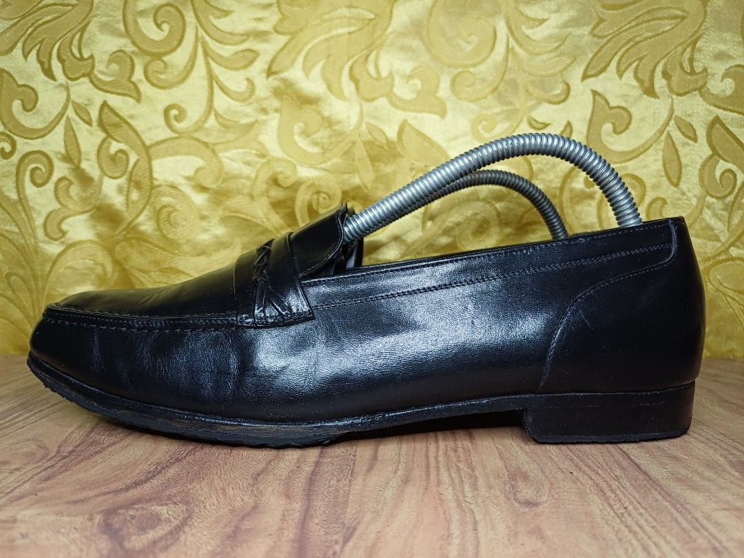 Rossini Penny Loafers ◾️👞 (Category: Dress Shoes) located in Quezon City. Submitted by jstreetsole (Listing ID 1466160422, Image 2). Description: Rossini Penny Loafers ◾️👞 Size 8 / 42 , 26 cm 📏 ✅Secondhand ✅Excellent Condition ✅Leather ✅️Made in India •💰 Payment Method. G-cash or meet up around Qc Commonwealth - Cod Along Metro manila •Can do Via. -Lalamove 🏍 -Jnt 🚌 -Lbc 🚌 Price: 900 Direct message for more details..