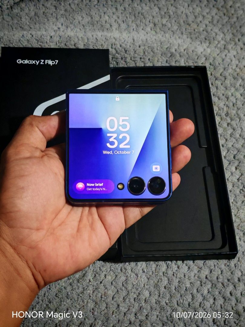 RUSH SAMSUNG Z FLIP 7 NTC 256GB (Category: Samsung) located in Manila. Submitted by thegreatfones (Listing ID 1459146173, Image 1). Description: SALE/SWAP SAMSUNG FLIP7 256GB NTC MAKINIS NO DENT MAY ISANG SCRACTH LIKOD SUPER LIIT BRIGHT PIXEL MATAGAL NA HINDI NALAKI YAN GOOD BOTH AMOLED SCREENS OK HINGES/ NO LINE OK LAHAT PERFORMANCE VERY GOOD UNIT BOX.CABLE FREE SAMSUNG CHARGER 23K sa iba 30k pa yan.