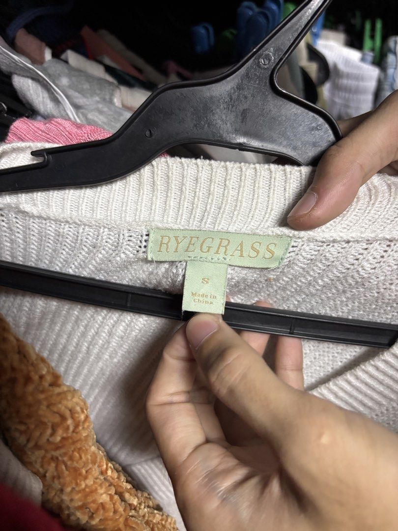 ryegrass cardigan (Category: Coats, Jackets and Outerwear) located in Pila. Submitted by isabelasthriftclothes (Listing ID 1466299912, Image 2). Description: .