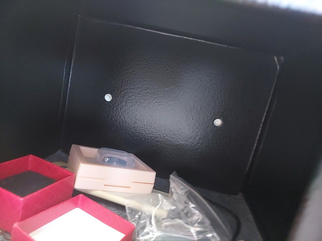 Safe vault (Category: Looking For) located in Manila. Submitted by kristinera72772 (Listing ID 1466194083, Image 3). Description: mini safe vault.