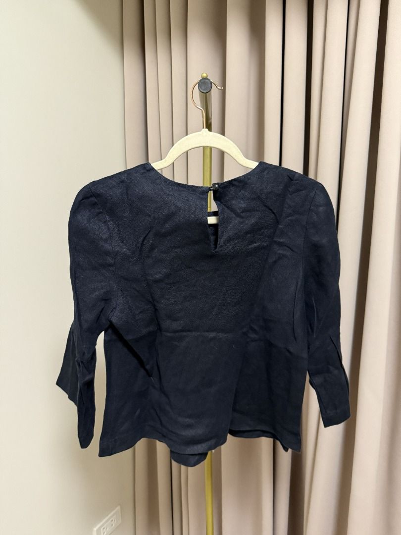 SAGA Black Blouse Blouse in Medium (Category: Blouses) located in Marikina City. Submitted by tashdeclutters. (Listing ID 1466212084, Image 2). Description: ✨ SAGA Black Blouse Blouse in Medium - P690 ✨ Condition3: Good/Lightly Used 🛍️ Purchased in: Philippines ✨ @tashdeclutters ✨ Created to share the things that no longer spark joy with Tash — and hopefully, let them spark joy for someone else. 🤍 📌 SHOP POLICIES • Prices posted are FINAL. • N