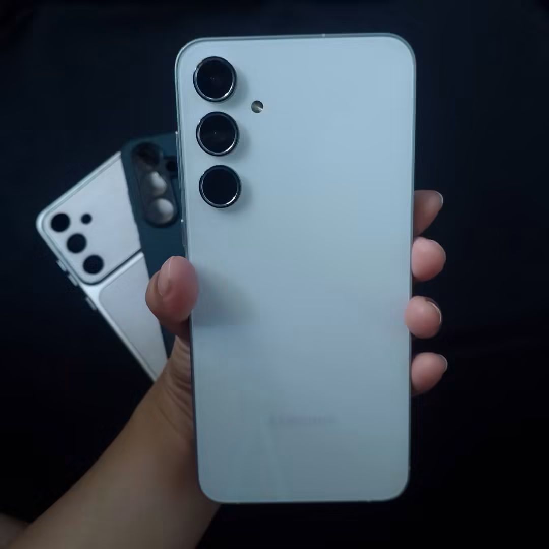SAMSUNG A55 5G (Category: Samsung) located in Quezon City. Submitted by jonaxxx (Listing ID 1466190520, Image 1). Description: SAMSUNG A55 5G (White🤍) • Screen: 6.6-inch FHD+ Super AMOLED • RAM: 8 GB • Storage: 256 GB • Battery Capacity: 5000 mAh • No dents • NTC APPROVED • All Working (No hidden issue) • No History of Repair • Presentable and Smooth Performance (Like-New) • Unli check and Reset • Personal Phone RFS: Upgrade to higher unit..
