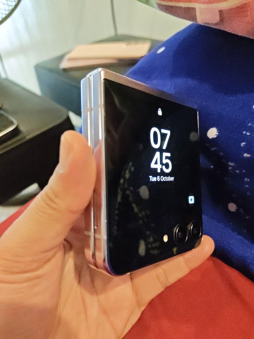 Samsung Galaxy flip 5 5g (Category: Samsung) located in Manila. Submitted by allanabe (Listing ID 1466158232, Image 1). Description: 11990 sagad pickup Samsung flip 5 Rare mataas gb, not 128/256po 512gb rom download to sawa Snapdragon 8 gen 2 Foldable Dynamic AMOLED 2X, 120Hz, HDR10+, 1750 nits (peak) 8gbram Cover display: Super AMOLED, 60Hz, 3.4 inches, 720 x 748 pixels (Gorilla Glass Victus 2), 306 ppi All goods Ntc openline! Presentable makini