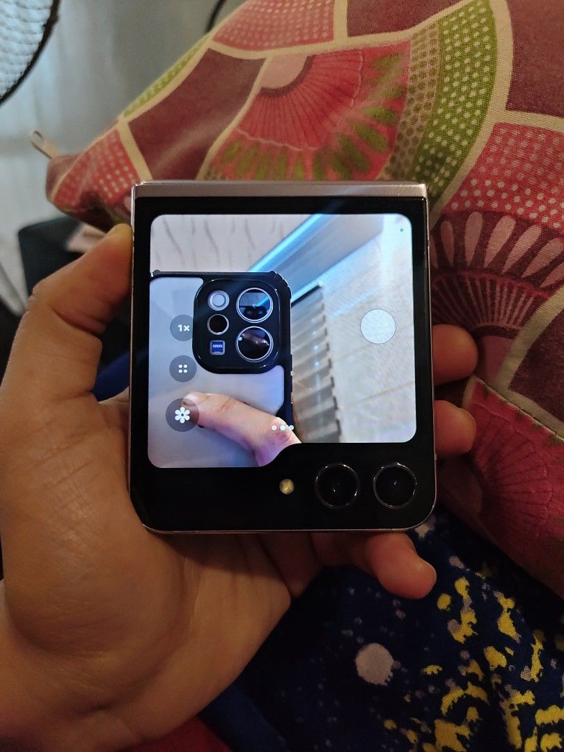 Samsung Galaxy flip 5 5g (Category: Samsung) located in Manila. Submitted by allanabe (Listing ID 1466158232, Image 3). Description: 11990 sagad pickup Samsung flip 5 Rare mataas gb, not 128/256po 512gb rom download to sawa Snapdragon 8 gen 2 Foldable Dynamic AMOLED 2X, 120Hz, HDR10+, 1750 nits (peak) 8gbram Cover display: Super AMOLED, 60Hz, 3.4 inches, 720 x 748 pixels (Gorilla Glass Victus 2), 306 ppi All goods Ntc openline! Presentable makini