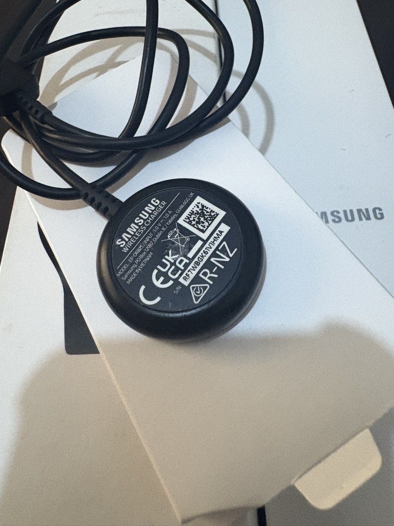 Samsung Galaxy Watch 4 (20mm) (Category: Wearables & Smart Watches) located in Valenzuela. Submitted by poparazzi (Listing ID 1466269012, Image 3). Description: Includes: Charger Original Box Protective Case.