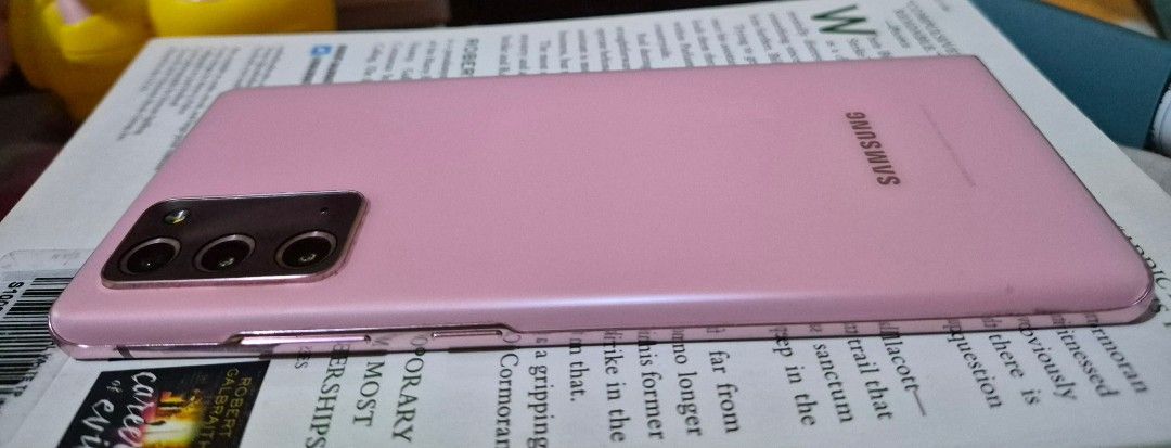 Samsung Note 20 Korean Variant (Category: Samsung) located in Las Pinas. Submitted by bubblybeer15 (Listing ID 1466331425, Image 2). Description: No issues po, single sim. Comes with box, 3 cases, charger and cable. The Samsung Galaxy Note 20 features a 6.7-inch Super AMOLED Plus display, an Exynos 990 or Snapdragon 865+ processor, and a 4,300 mAh battery. Screen: 6.7-inch flat FHD+ Super AMOLED Plus (2400 x 1080 pixels, 393 ppi, 60Hz refresh rat