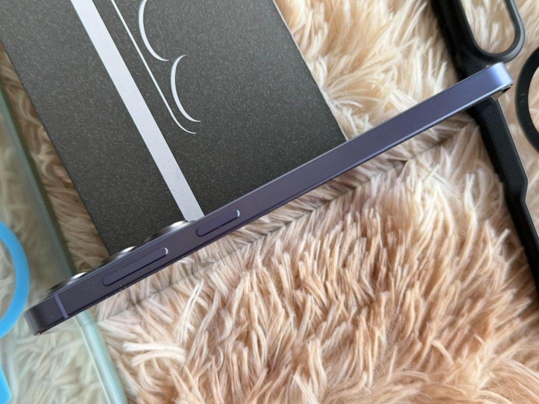 SAMSUNG S26 PLUS (Category: Samsung) located in Santa Rosa. Submitted by joyce1920 (Listing ID 1466297706, Image 3). Description: SAMSUNG S26 PLUS 256Gb 12Gb Smart & Tnt Locked Almost new No issues Complete package with cases 40,500 Selling 42,500 Swapping Santa Rosa Laguna📍.