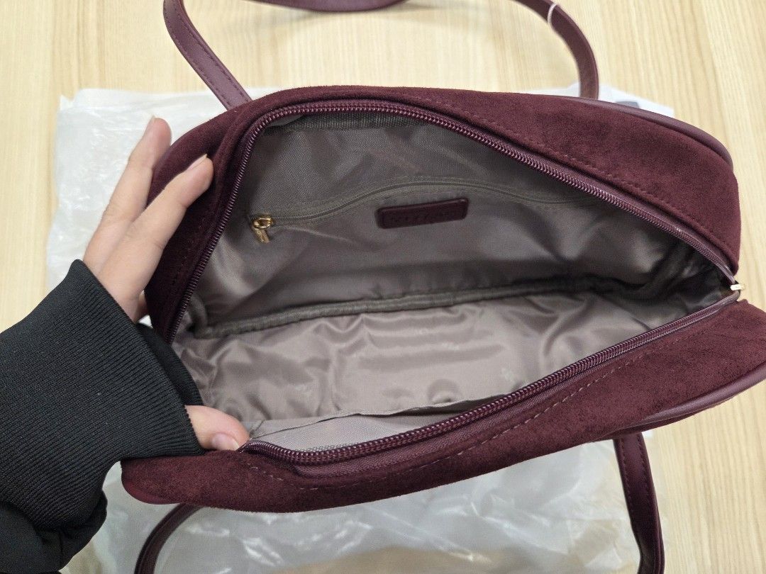 Secosana Aluna Wine Red Shoulder Bag (Category: Shoulder Bags) located in Manila. Submitted by ibnrssa (Listing ID 1466193106, Image 3). Description: SECOSANA Aluna Suede Shoulder Bag Wine red suede Thin twin shoulder straps Original Price: 1,599 Selling for: 999 (discounted at 899 for 10.10) never been used dust bag included can do shipping, buyer will shoulder sf payo if meet up, around Makati.