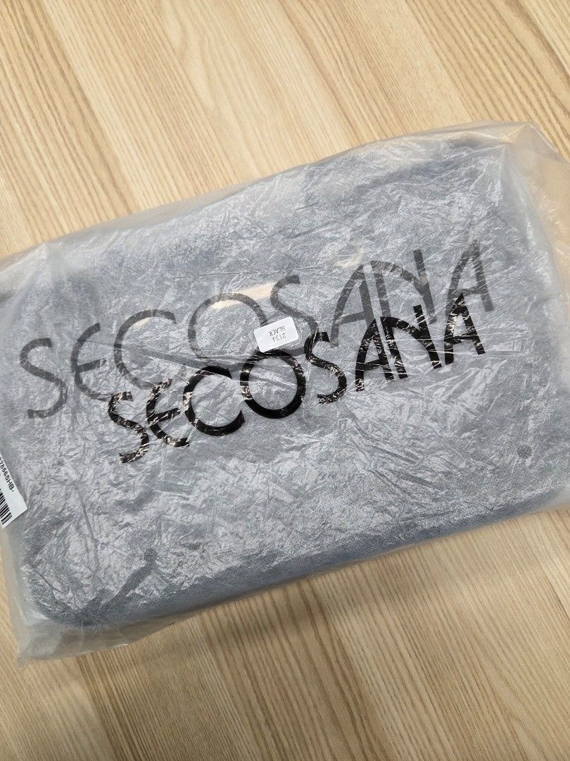 Secosana Kaea Black Shoulder Bag (Category: Shoulder Bags) located in Manila. Submitted by ibnrssa (Listing ID 1466192849, Image 3). Description: SECOSANA Kaea Suede Shoulder Bag Black suede Thin twin shoulder straps Original Price: 1,599 Selling for: 999 (discounted at 899 for 10.10) never been used dust bag included can do shipping, buyer will shoulder sf payo if meet up, around Makati.