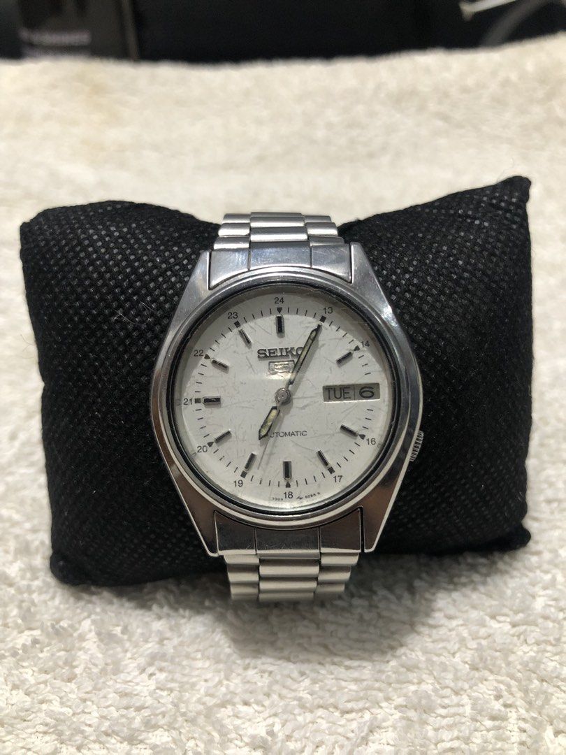 Seiko 5 Automatic (Category: Luxury Watches) located in Dagupan City. Submitted by alex123345 (Listing ID 1466316372, Image 3). Description: - Seiko 5 Automatic *newly polished Brand: Seiko Model: Seiko 5 Automatic Military Dial Reference: 7009-8030 Watch Movement: Seiko Caliber 7009 (17 Jewels) Power Source: Movement of the Wrist Dial Details: White/Silver Textured Dial, Day/Date Window & 24-Hour Markers Case and Bezel: Stainless Steel Water Res