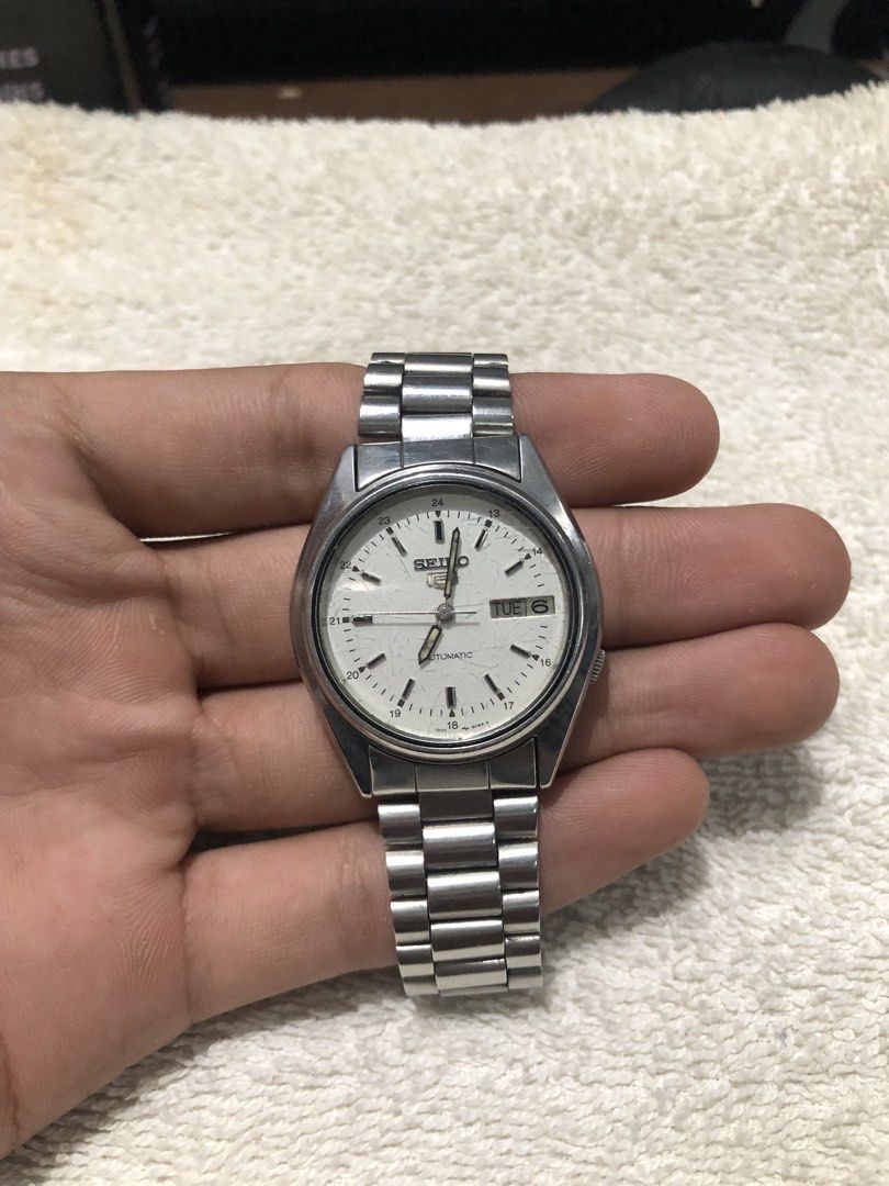 Seiko 5 Automatic (Category: Luxury Watches) located in Dagupan City. Submitted by alex123345 (Listing ID 1466316372, Image 1). Description: - Seiko 5 Automatic *newly polished Brand: Seiko Model: Seiko 5 Automatic Military Dial Reference: 7009-8030 Watch Movement: Seiko Caliber 7009 (17 Jewels) Power Source: Movement of the Wrist Dial Details: White/Silver Textured Dial, Day/Date Window & 24-Hour Markers Case and Bezel: Stainless Steel Water Res