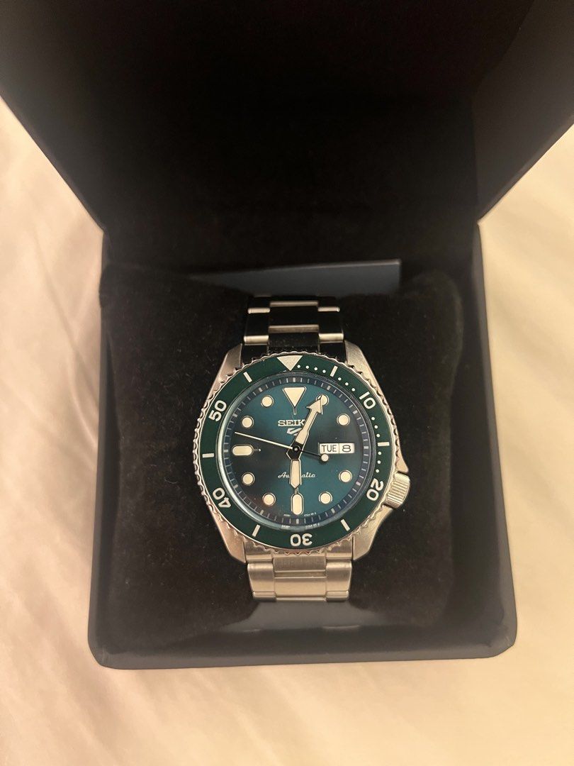 Seiko 5 sports “Hulk” (Category: Men's Watches) located in Manila. Submitted by tdghstrider (Listing ID 1466195230, Image 1). Description: Seiko 5 sports ref no. SRPD61K1 Movement: 4R36 automatic with manual winding and a 41-hour power reserve Case size: 42.5mm diameter, 13.4mm thickness, and 46.0mm lug to lug Material: Stainless steel case and bracelet with Hardflex crystal Features: Day/date display at the 3 o’clock position, Lumibrite on hands