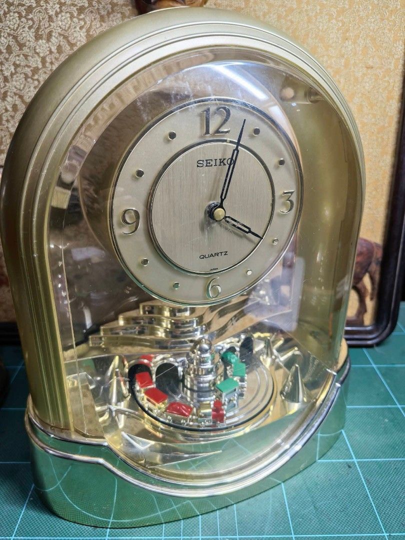 Seiko BY202G Quartz Desk Clock (Category: Clocks) located in Cebu City. Submitted by dudes_villanueva (Listing ID 1466288563, Image 2). Description: Seiko BY202G Quartz Desk Clock 📌 Featuring an arched gold-tone plastic case and an abstract train/railroad-themed moving animation mechanism at the base. 📌 In excellent working condition. 📌 3 AA Battery Operated (Not included) L8.75xW4.75xH10 in.