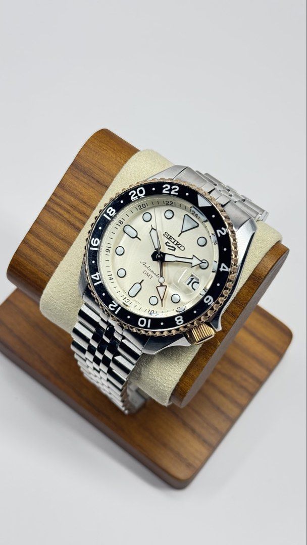 Seiko SSK046 “Asia Pacific” (Category: Men's Watches) located in Indang. Submitted by southwristph (Listing ID 1466214233, Image 1). Description: Condition 9.8/10 Complete inclusions with Receipt.