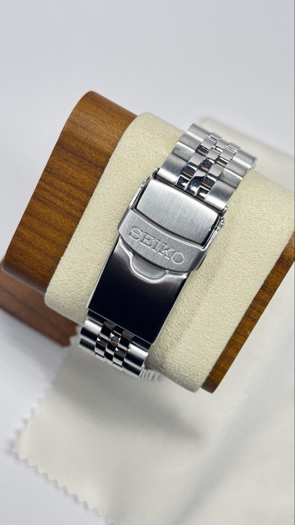 Seiko SSK046 “Asia Pacific” (Category: Men's Watches) located in Indang. Submitted by southwristph (Listing ID 1466214233, Image 2). Description: Condition 9.8/10 Complete inclusions with Receipt.