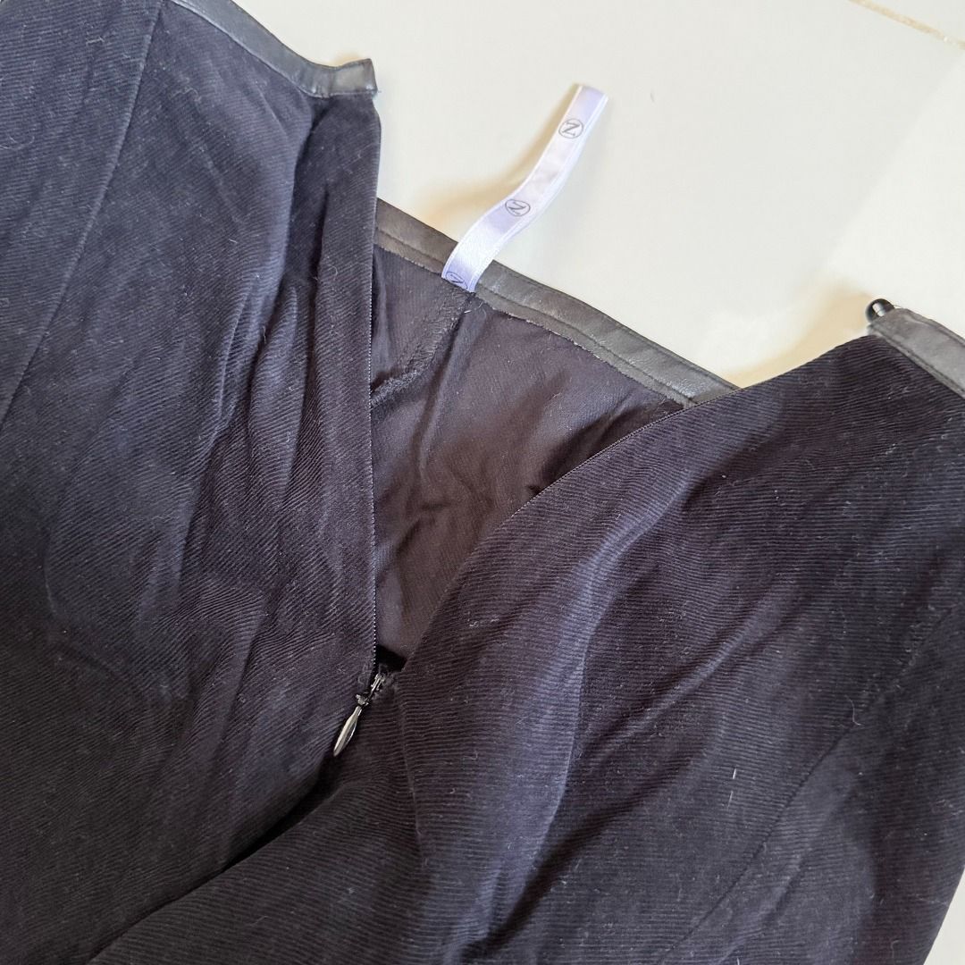 Semi-Curduroy Black Maxi Skirt (Category: Skirts) located in Baliuag. Submitted by dubu.preloved (Listing ID 1466286197, Image 2). Description: Semi-Curduroy Black Maxi Skirt - Needs steaming lang kaya mukhang lukot - No button ✨ Condition: 7/10 📏 Waistline: 24-25 🚚 Shipping available via JNT/Flash 📍 Meet-up: Baliuag, Bulacan.