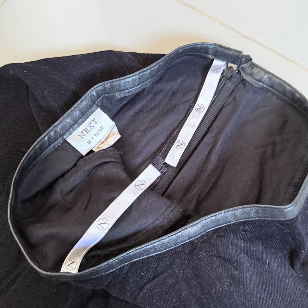 Semi-Curduroy Black Maxi Skirt (Category: Skirts) located in Baliuag. Submitted by dubu.preloved (Listing ID 1466286197, Image 3). Description: Semi-Curduroy Black Maxi Skirt - Needs steaming lang kaya mukhang lukot - No button ✨ Condition: 7/10 📏 Waistline: 24-25 🚚 Shipping available via JNT/Flash 📍 Meet-up: Baliuag, Bulacan.