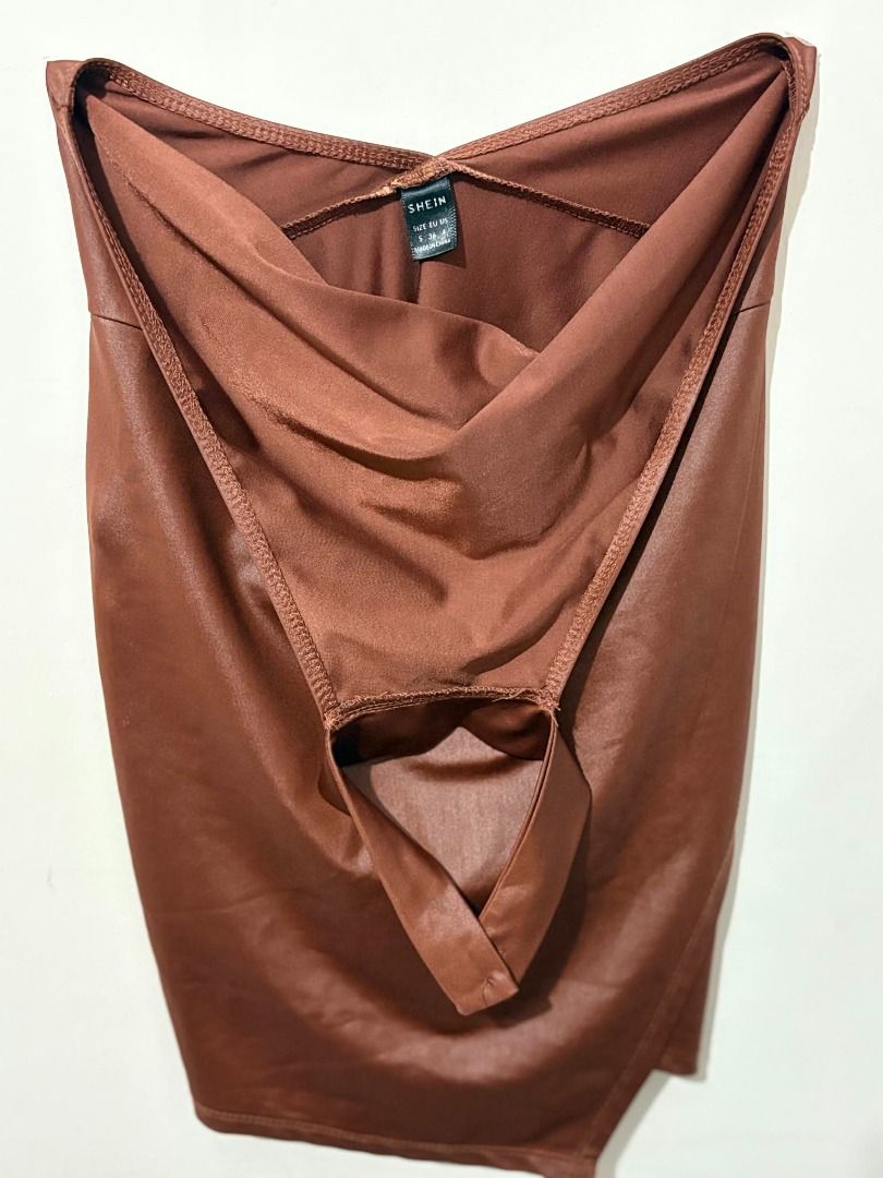 Shein Brown Halter Neck Mini Dress (Category: Dresses) located in San Leonardo. Submitted by burgossanleonardo.12345 (Listing ID 1466296411, Image 2). Description: - Brand: Shein - Color: Brown - Condition: Brand new with tags attached - Design: Halter neck, backless, cowl neck style - Fit: Bodycon with an asymmetrical hemline - Occasion: Perfect for parties and nights out.