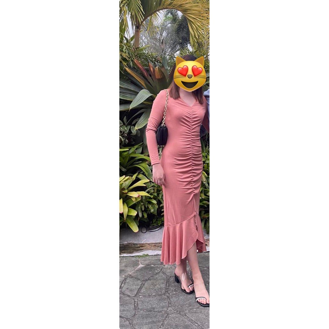 SHEIN Ribbed Ruched V-Neck Maxi Dress Peach (Category: Dresses) located in Manila. Submitted by annika.rrl (Listing ID 1466016830, Image 1). Description: - Brand: SHEIN - Color: Peach - Style: Long sleeve V-neck ribbed maxi dress - Design details: Ruched center front with a flared mermaid hem - Fit: Stretchy material for a comfortable fit - Back: Plain with a straight hemline.