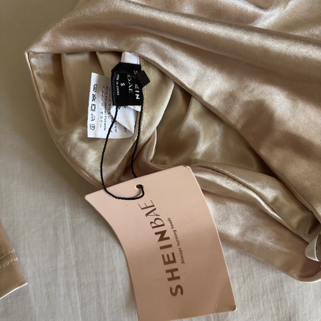 Shein Silk Satin One Side Longsleeve Top (Category: Sleeveless) located in Binan City. Submitted by myprelovedhaul (Listing ID 1466201086, Image 2). Description: - fits xs to small! - no when worn photos! - last price posted! - please message only if sure buyer! - limited replies only. - Available unless mark as sold. - Ship via j&t or lalamove for same day. -Mode of payment: Gcash 📍Biñan Laguna .