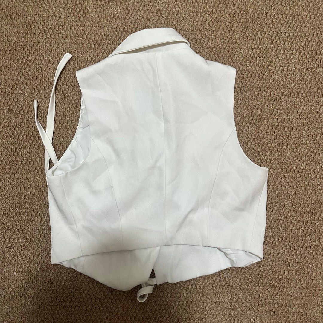 SHEIN White Lapel Vest Top (Category: Sleeveless) located in Marikina City. Submitted by __iluvjk (Listing ID 1466299262, Image 3). Description: RFS: Decluttering SF c/o buyer .