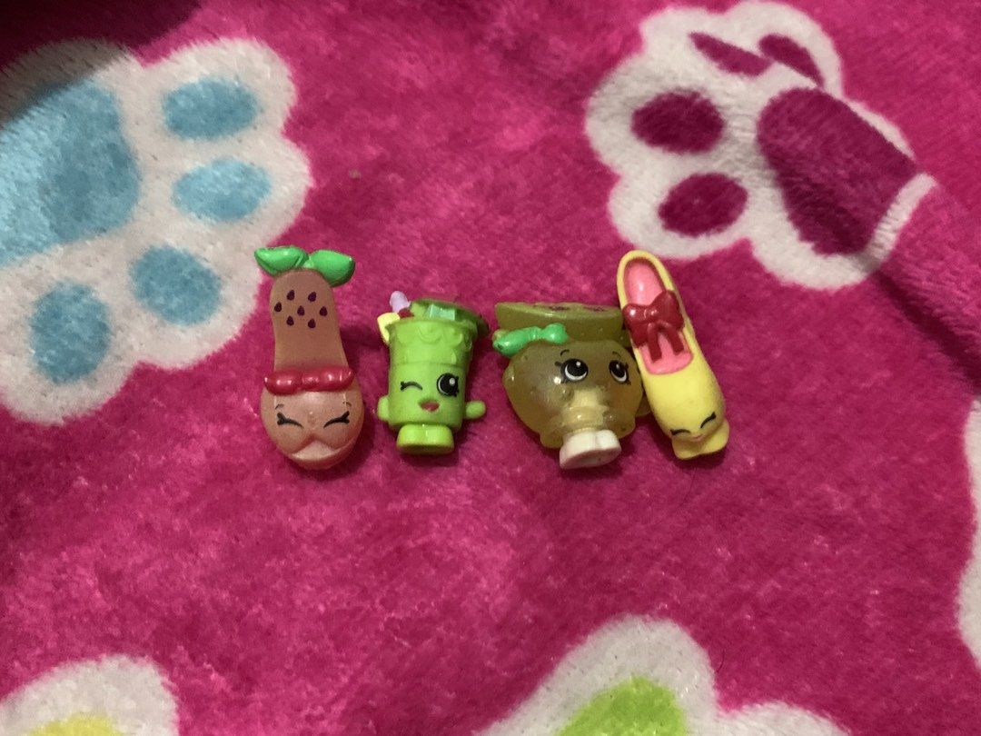 Shopkins Common Figures (Category: Figurines & Statues) located in Las Pinas. Submitted by aokisells (Listing ID 1466314157, Image 1). Description: 40 each, 150 take all.