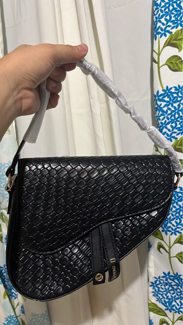 Shoulder/Kili Kili Bag (Category: Shoulder Bags) located in Tuguegarao City. Submitted by jlglance (Listing ID 1466251701, Image 1). Description: Brandnew.Discounted price at 50% RFS:No space for storage.