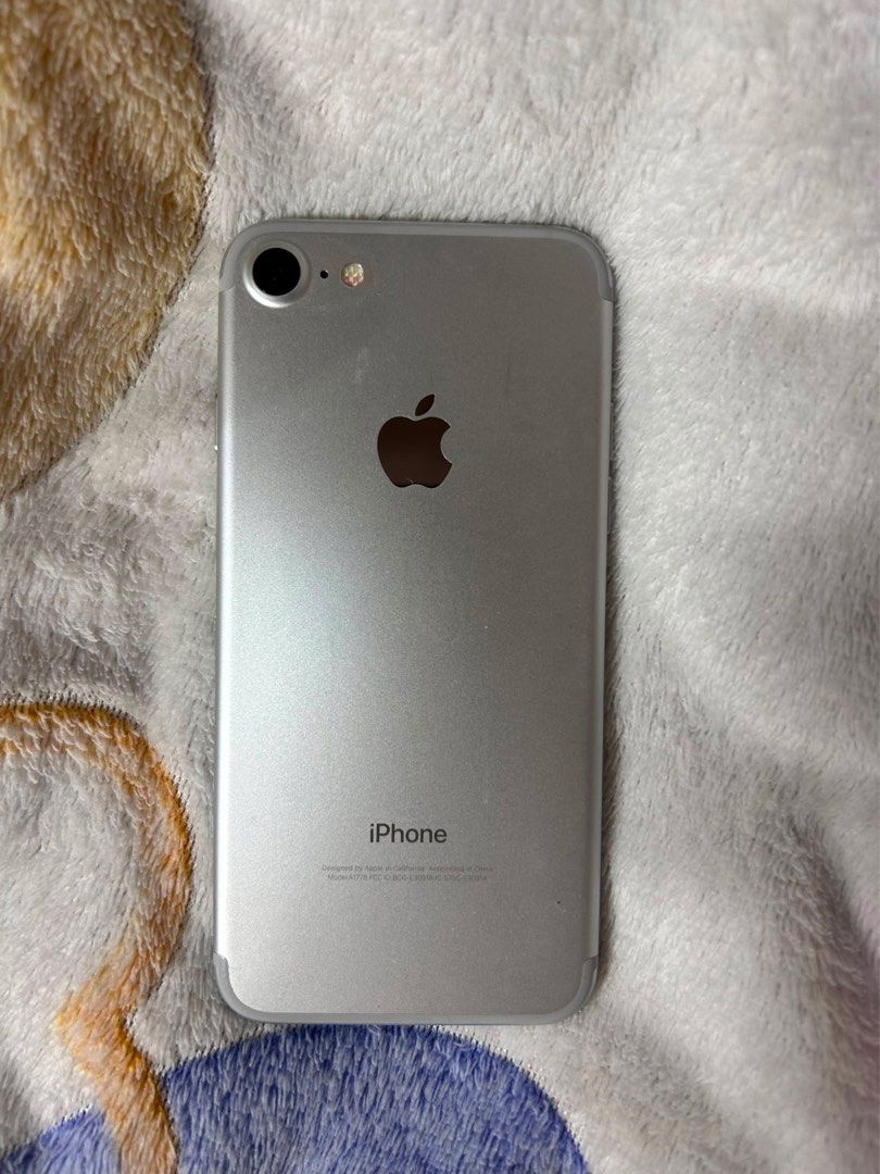 Silver iPhone 7 (Category: iPhone 7 Series) located in Quezon City. Submitted by kuromist (Listing ID 1466163598, Image 2). Description: Well-loved iPhone 7. Issues: - Replaced battery - Screen has a spot na.