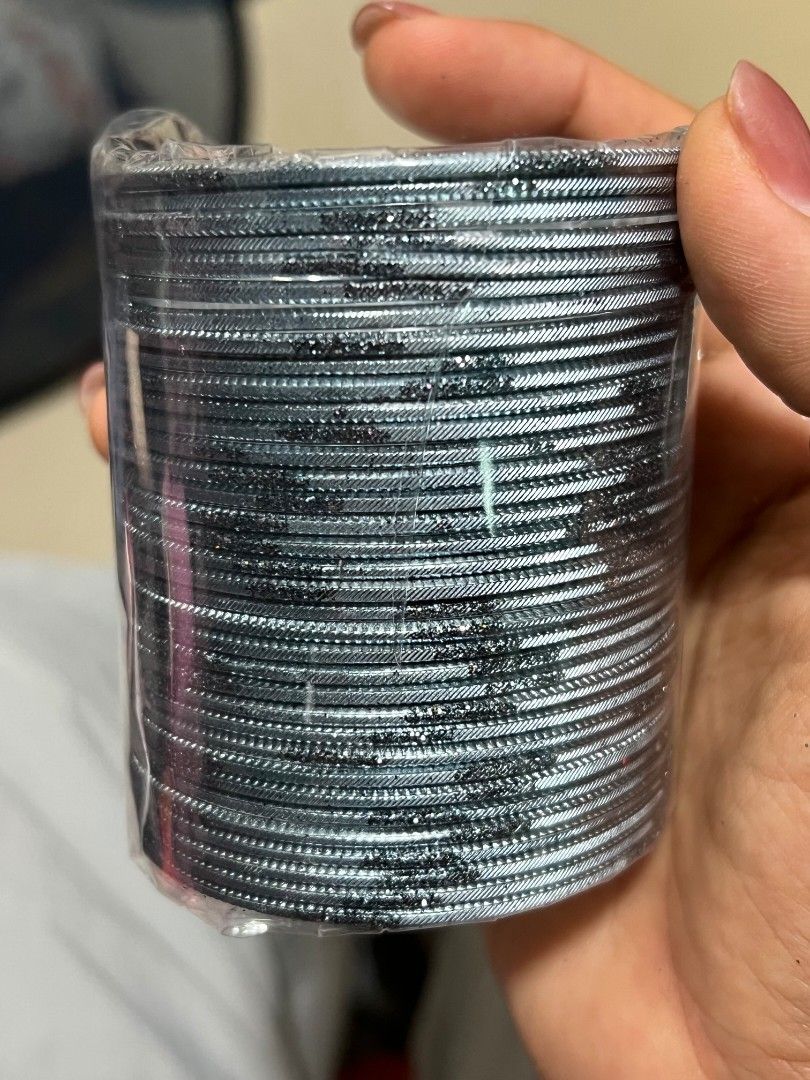 Silver metallic glitter bangles stack set size 2.6 （分類：手鍊）位於 Hong Kong。 由 c.on.fus.e 提交（商品編號 1466250547，圖片 2）。簡介： Stack of silver-toned metal bangles covered in fine glitter texture. Textured surface catches the light. Sealed inside original plastic wrapping. Includes sizing tag marked 2.6. Great for stacking or wearing individually. Unopened package.。