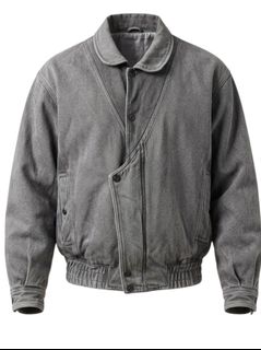 (Category: ) located in . Submitted by aithriftcloset (Listing ID 1466330181, Image 1). Description: .