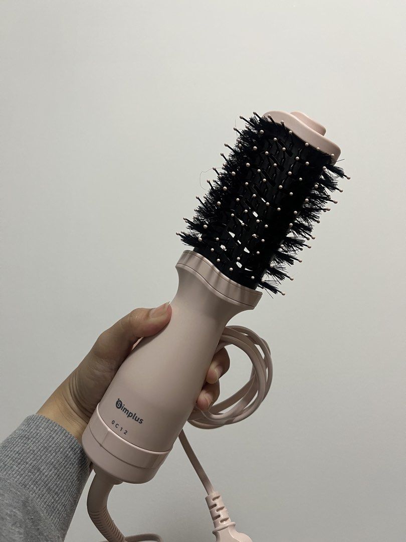 Simplus 4n1 Mini Hair Brush Blower (Category: Hair) located in Makati City. Submitted by mc_24 (Listing ID 1466328217, Image 1). Description: Slightly negotiable (no box) Used only once Rfs: Extra Hair blower and brush .