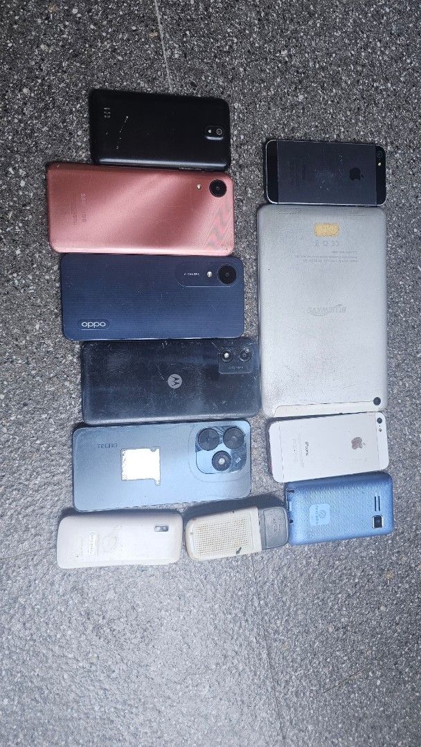Sirang cellphone (Category: Early Generation Mobile Phones) located in Manila. Submitted by oddwhale.0dd07b (Listing ID 1466314618, Image 1). Description: bumibili po ako nang mga sirang cellphone na hindi na ipapagawa kahit anong sira nang cellphone binibili ko .