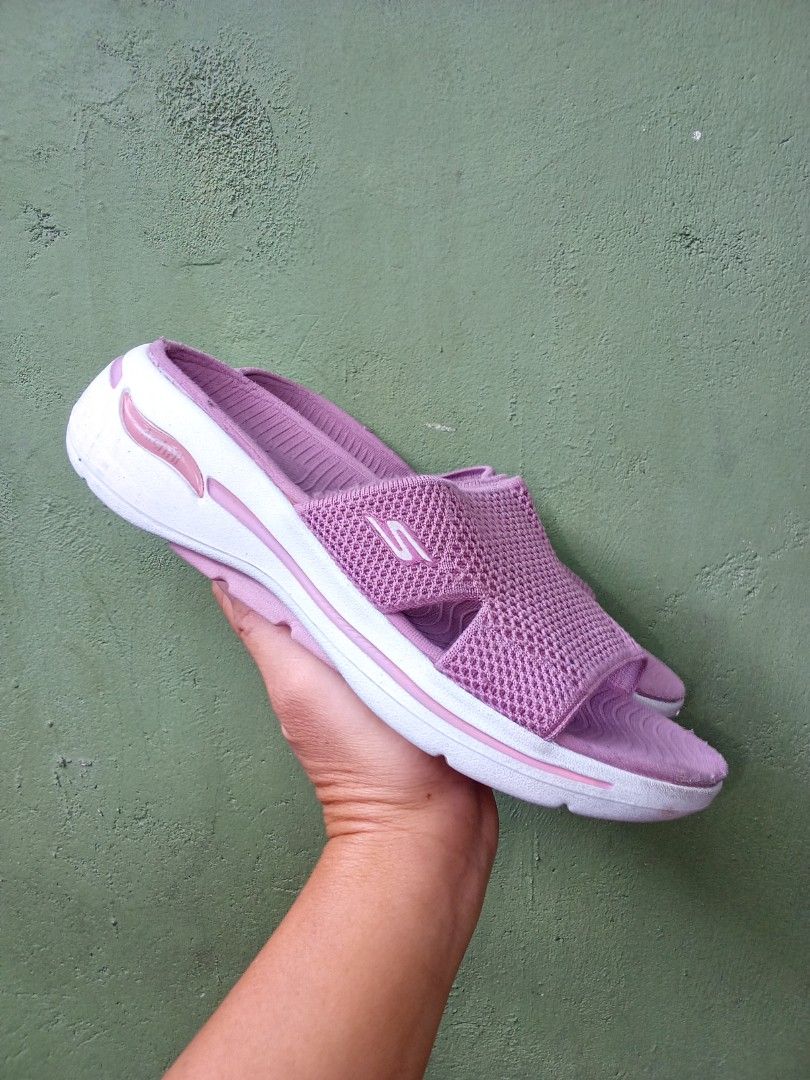 Skechers (Category: Flats & Sandals) located in General Santos City (Dadiangas). Submitted by ukayonlineshoppe (Listing ID 1466162327, Image 3). Description: 22.5cm normal signs of used only.